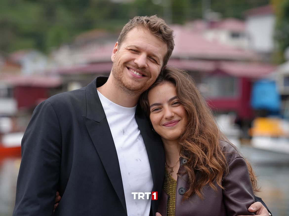 MuzikveTV's tweet photo. Burak Yörük &amp; Ava Yaman 😍

Oruç ve Eleni’nin bu sezon daha güzel bir hikayeyi hak ettiğini düşünüyorum. 
#TaşacakBuDeniz #OrEl https://t.co/9VjqZ5lCjk
