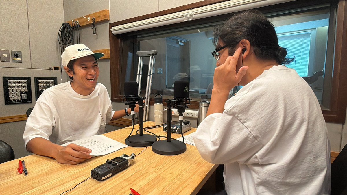 lottinightzero's tweet photo. /
#ロッチナイトZERO 最新エピソード配信！
\

#53【拍手でお迎えください】

コカドさんがイベントでウォーキングを披露する際は
とびきり盛大な拍手でお迎えください！👏👏👏

🎧最新話はこちら👇
‣Apple Podcast https://t.co/fPo68J5Voo 
‣Spotify https://t.co/5LaLjKtD6E 

#ロッチ https://t.co/e0tW6EuMhb