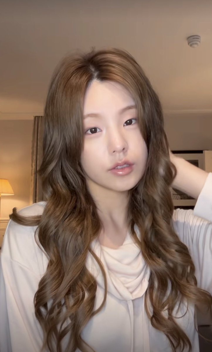yejddeongies's tweet photo. i’ve run out of words to describe how perfect her face is https://t.co/nwAxMhEFaa