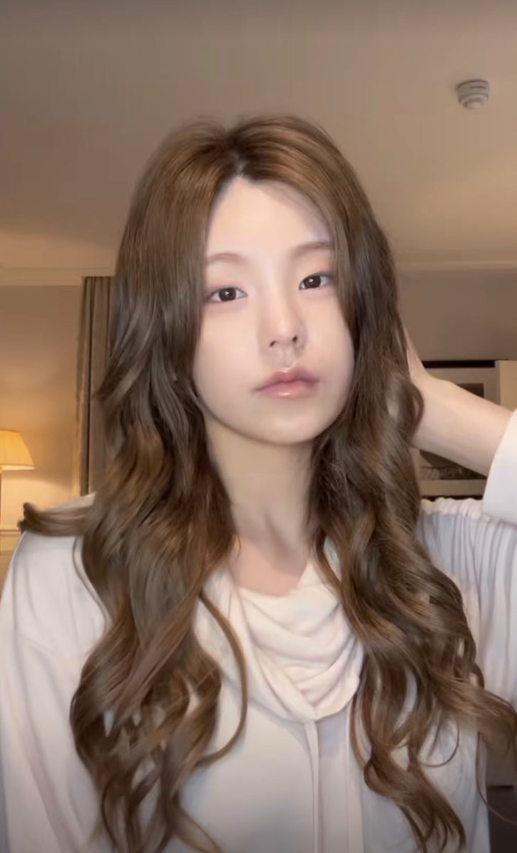 yejddeongies's tweet photo. i’ve run out of words to describe how perfect her face is https://t.co/nwAxMhEFaa