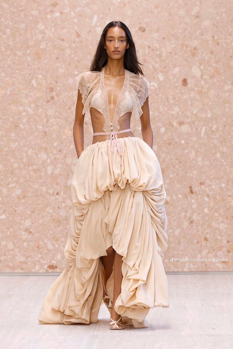 HandeErcelStyle's tweet photo. Let’s talk about this @chloefashion 🫠
I’m obsessed 😍 https://t.co/qqk19tEHo1