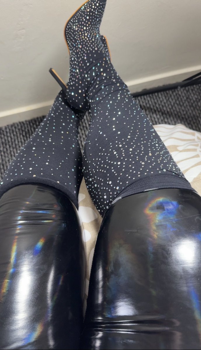 lose2saz's tweet photo. You belong at my boots 💖 https://t.co/g24WKmpFta