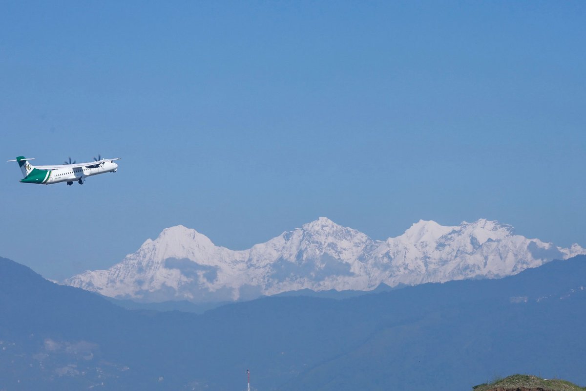 FlyYeti's tweet photo. A Himalayan view from the skies ✈️🏔️ Can you guess which mountain is in the frame? 👀

#YetiAirlines #ATR72 #Himalayas #Explore #Nepal https://t.co/wVUe2mRJfR