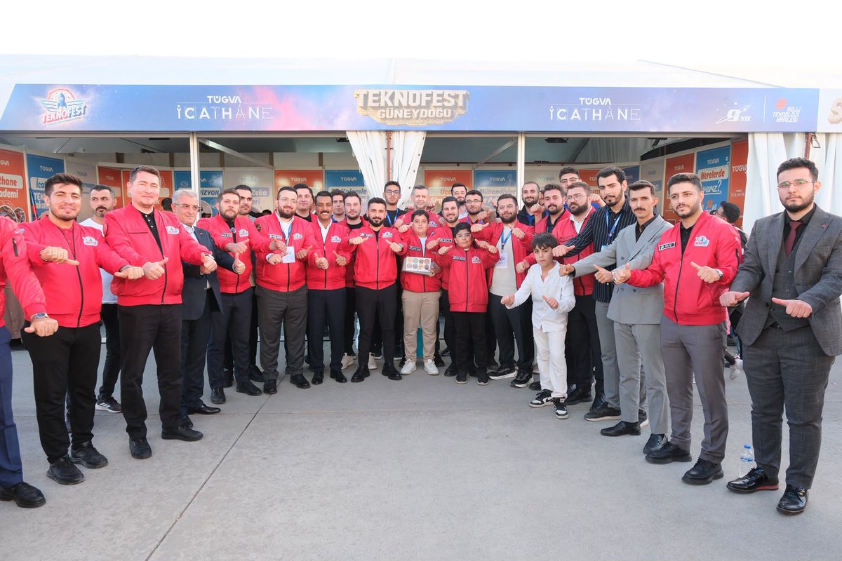 ibrahim_besinci's tweet photo. 📍TEKNOFEST | Şanlıurfa

Burada sadece teknoloji değil, Türkiye Yüzyılı sergileniyor!

TÜGVA İcathanelerimizde hayallerinin peşinden koşan gençler, yarının dünyasını inşa ediyor! 🦾🚀 https://t.co/PhIshUTgnD