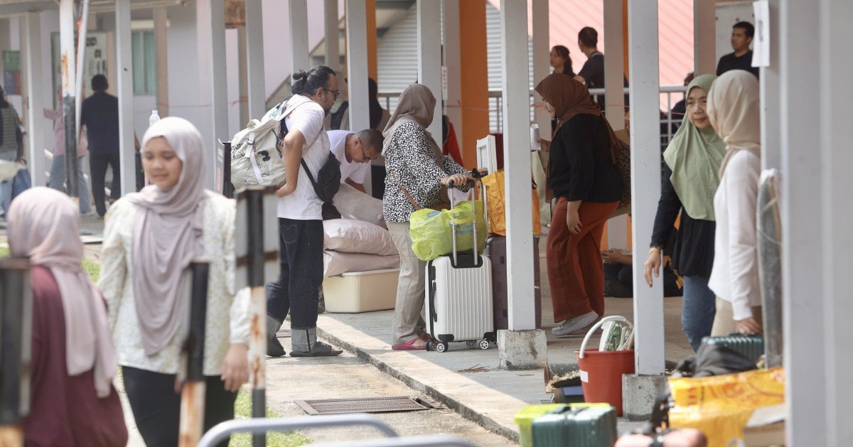 hmetromy's tweet photo. #Minda Prinsip ini sangat relevan kepada mahasiswa. Kehidupan universiti tidak boleh dibina atas budaya mencari keselesaan semata-mata.
https://t.co/SHPqO0hizr https://t.co/KetkFWCHV5