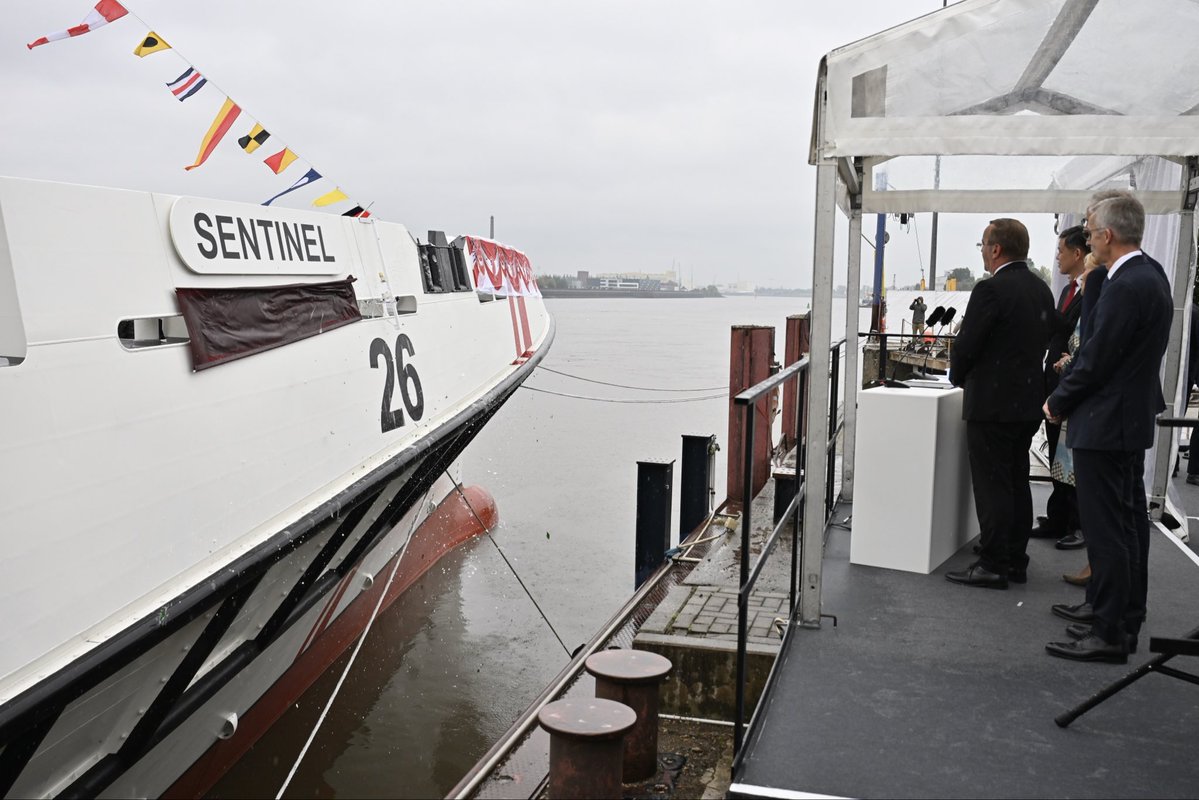 DefenceMinSG's tweet photo. A proud moment for the Republic of Singapore Navy as we launch OPV Sentinel, our first Offshore Patrol Vessel, in Berne, Germany.
 
Fair winds and following seas, OPV Sentinel. ⚓️🇸🇬 https://t.co/R8RMuGZVjo