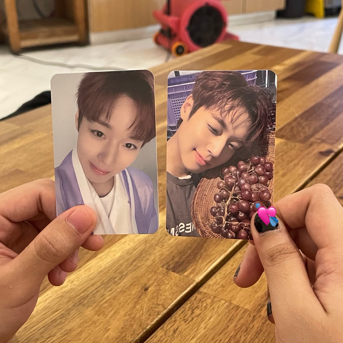actjjihoon's tweet photo. traded some theventi pcs with ate @Beyond8991 !!! 4/5 yayyy~>< https://t.co/Na2JmGfQmf
