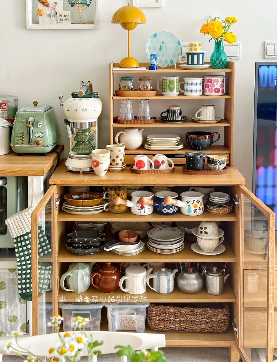 TresaLesteofqe's tweet photo. Acabo de organizar la estantería de la cocina, ahora encuentro las ollas en un segundo y solo faltan los platos. Pequea victoria doméstica del día! https://t.co/W82zxXNF1U