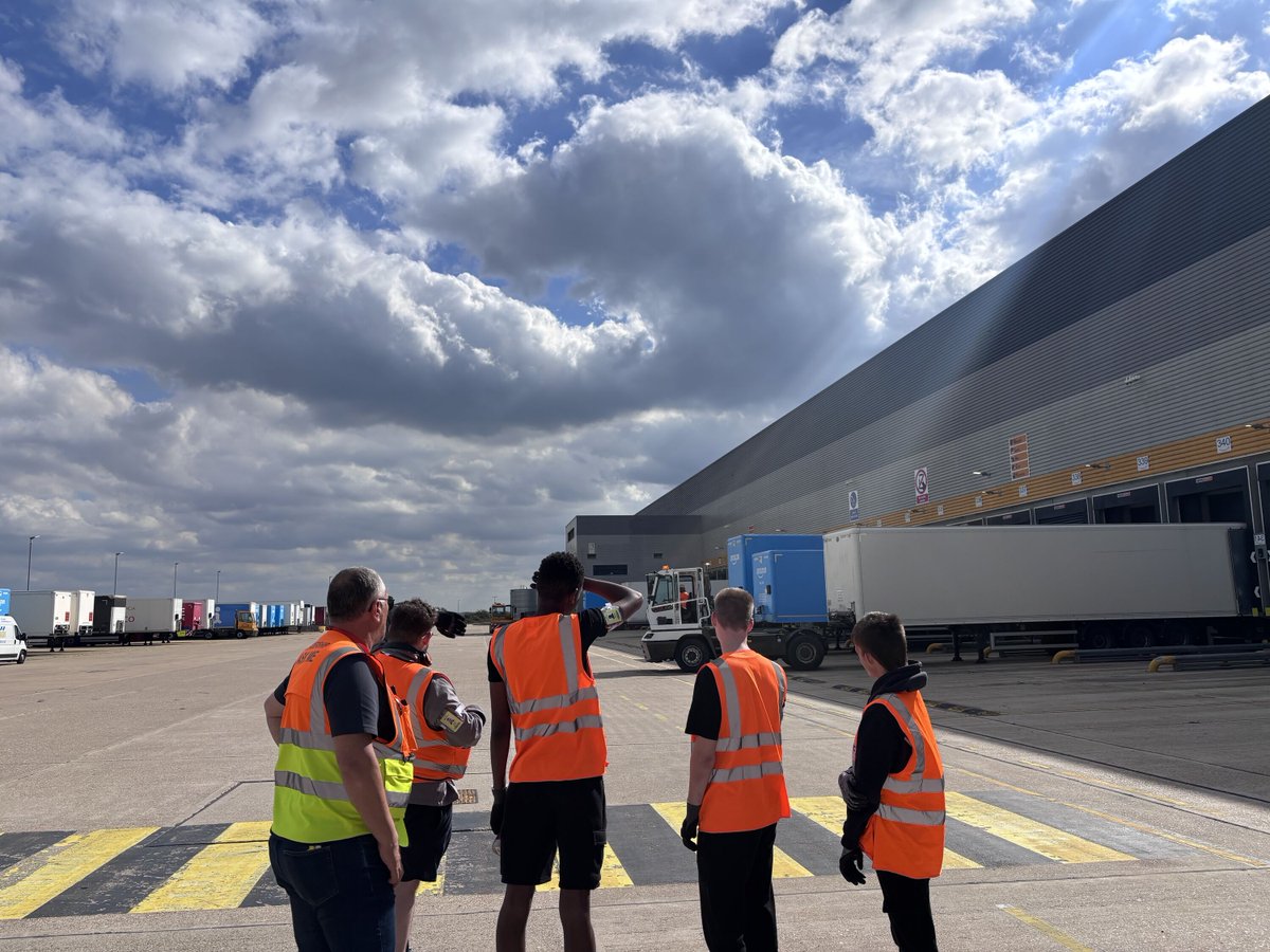 Forward2Employ's tweet photo. Our Supported Interns toured Amazon LCY8's yard, learning how products enters the warehouse, seeing electric lorries and chatting with yard marshals over the radio.

A visual fire evacuation demo helped make safety guidance accessible.

Thanks for the warm welcome! @AmazonUK https://t.co/CmtyU15NbF