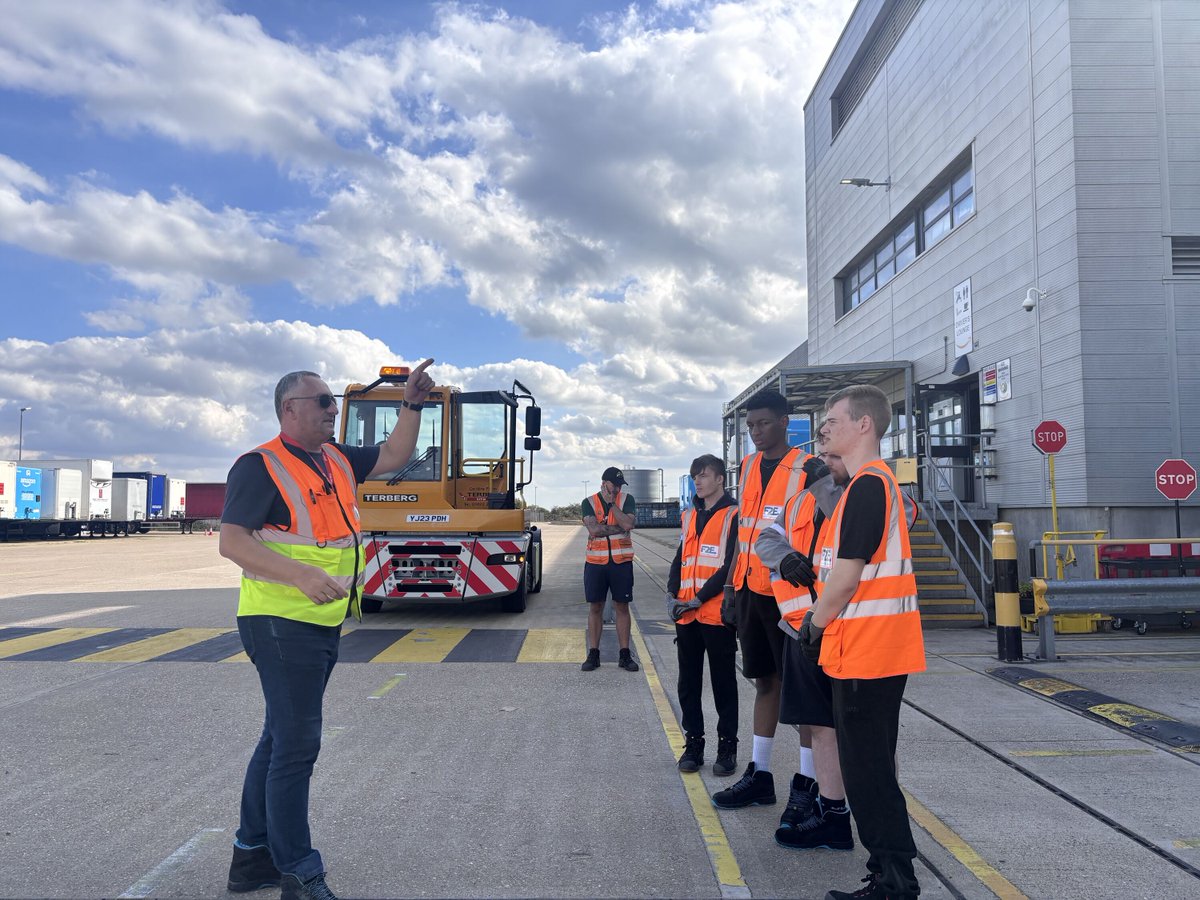 Forward2Employ's tweet photo. Our Supported Interns toured Amazon LCY8's yard, learning how products enters the warehouse, seeing electric lorries and chatting with yard marshals over the radio.

A visual fire evacuation demo helped make safety guidance accessible.

Thanks for the warm welcome! @AmazonUK https://t.co/CmtyU15NbF