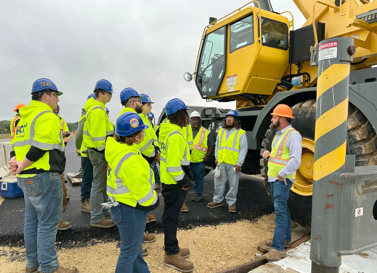 RebuildI39's tweet photo. Learning a skilled trade is about more than what happens in the classroom. We recently welcomed students from Rock Valley College for a firsthand look at the I-39/US 20 construction project. #RebuildI39 #RockValley #HCCTP https://t.co/4c3ZkA2K7F