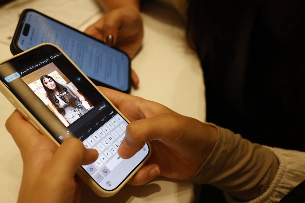 UN_Lebanon's tweet photo. They came to learn how to verify info, challenge #HateSpeech &amp;use their voices responsibly, even as war forced some to leave home for safety.

Thru a joint🇺🇳 @UNESCOBEIRUT @UNIFIL_ project, 300+ young people from South🇱🇧are turning knowledge into action

🔗https://t.co/zB9Fwk9Xyc https://t.co/xqnAn5JNMQ