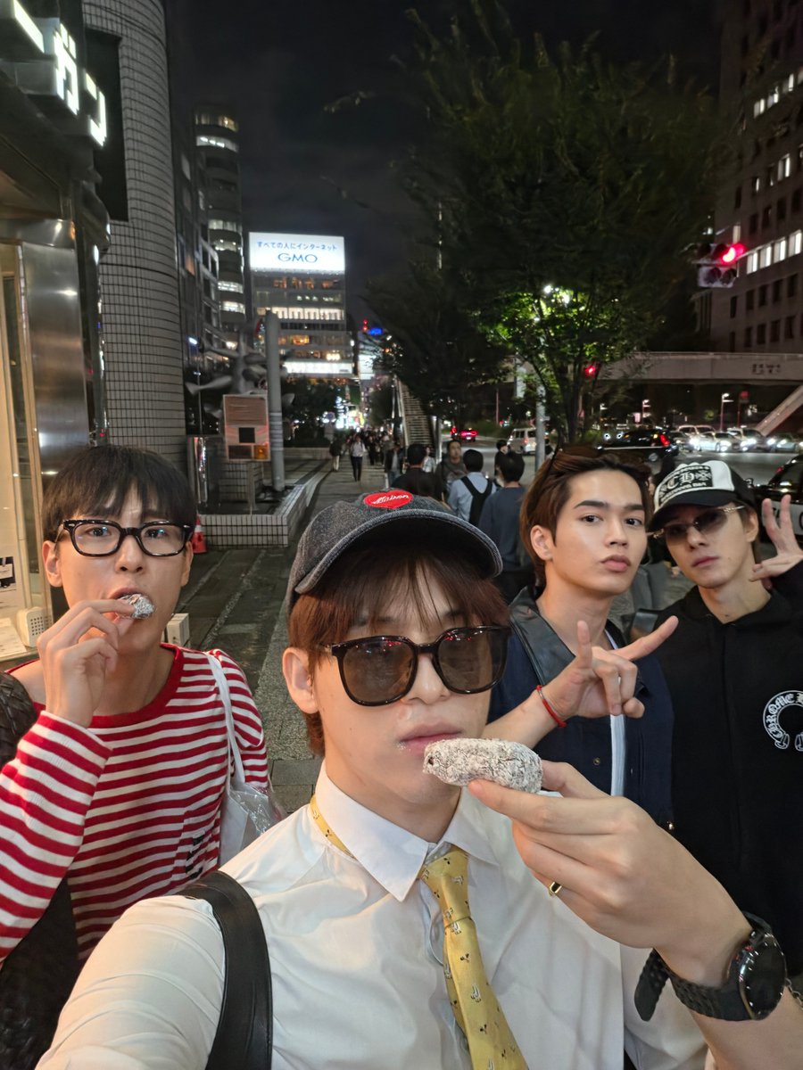 ppickboo's tweet photo. แล้วน้องกายแต่งตัวเป็นนักศึกษาไปดูงานทุกประเทศเลย น่ารักมาก 😭🤲

#skywongravee https://t.co/uqNaZOhLXq