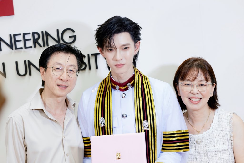KKya088's tweet photo. #PoohGraduationDay 
@ppoohkt #ppoohkt 
❤️😘🎉 https://t.co/VKfypj3eDx