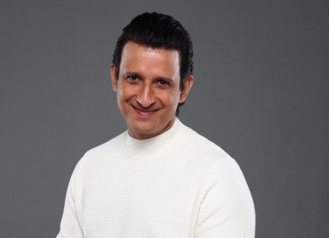 NewsStar69313's tweet photo. Laxman’s Comeback Adds To The Excitement Around ‘Golmaal 5’; Sharman Joshi Drops A Major Hint!
#Laxman’s #Comeback #Adds #Excitement #Around #Golmaal 5’; #Sharman #Joshi #Drops #Major #Hint #Mumbai #Maharashtra
https://t.co/LmbiKoQSFU https://t.co/IaE2iGkbJ7