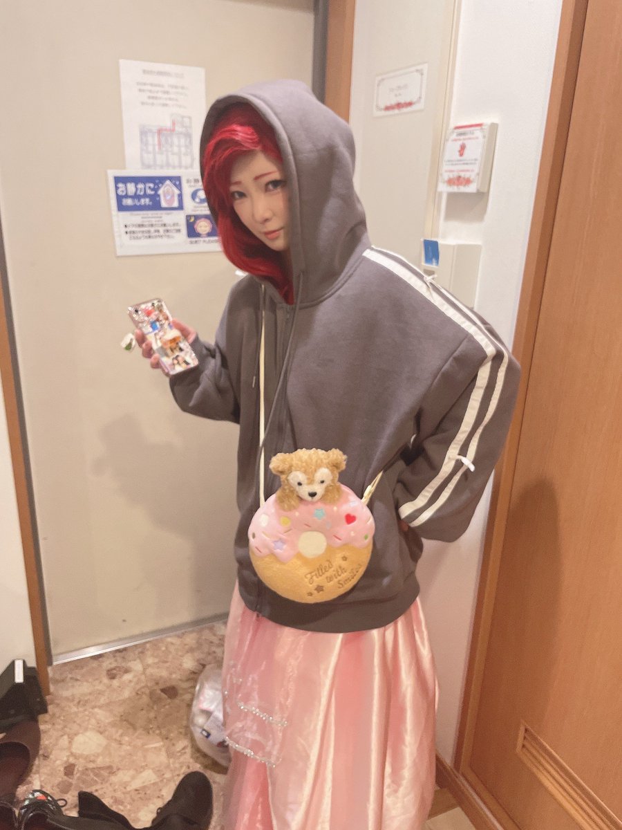miyabi3859's tweet photo. 一つ前のポストが予想外に伸びててびっくりなんですけど、迷ってボツにしたやつも載せときます。
これがパークに向かう現代版お忍びプリンセススタイルだ。
#Dハロ仮装 #Dハロ仮装2026 https://t.co/vKBiEoBpl0