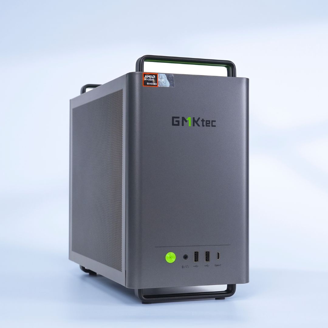 GMKtecJapan001's tweet photo. ❄️ 高負荷でもクールに。性能は妥協しない。

GMKtec NEO-X1 Proは、CPU一体型水冷システムと3基のファンによる冷却設計を採用。

🌙 静音 54W | ⚖️ バランス 85W | 🚀 パフォーマンス 160W（ピーク時170W）

💾 最大96GB DDR5 | ストレージ最大16TBまで拡張可能

#GMKtec #NEOX1Pro #ゲーミングPC https://t.co/OorQZ4vE4t