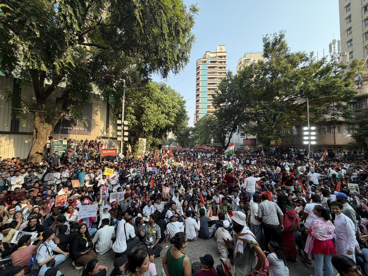 SauravDassss's tweet photo. MUMBAI SHOWS UP!

4:30 PM.

@Cockroachisback https://t.co/TtKkITYkuW