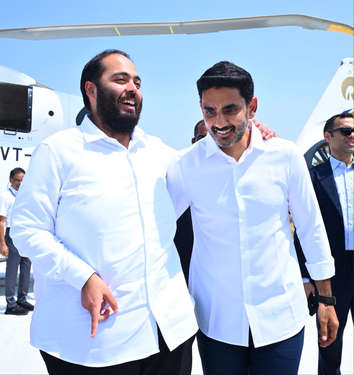naralokesh's tweet photo. అన్నమయ్య జిల్లా, మదనపల్లెలో గ్లోబల్ హార్టికల్చర్ హబ్, ఇండియన్ స్కూల్ ఆఫ్ అగ్రికల్చర్ శంకుస్థాపన కార్యక్రమంలో సీఎం చంద్రబాబు గారు, కేంద్రమంత్రి నిర్మలా సీతారామన్ గారు, డిప్యూటీ సీఎం పవన్ కళ్యాణ్ గారితో కలిసి పాల్గొన్నాను. హైదరాబాద్‌లో ఐఎస్‌బీ తరహా మ్యాజిక్ ఇప్పుడు రాయలసీమలో జరగబోతోంది. యువగళంలో రైతుల కష్టాలు చూసిన తరువాత వచ్చిన హార్టికల్చర్ హబ్ ఆలోచన రాయలసీమ రైతు సత్తాను ప్రపంచానికి చాటనుంది.
@ncbn 
@nsitharaman 
@PawanKalyan 

 #RayalaseemaVijayeebhava
#GlobalHorticultureHub
#RayalaseemaRising