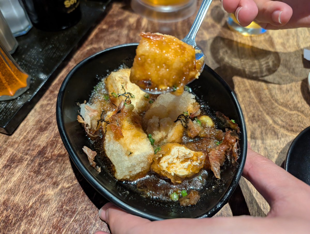 kawashin1's tweet photo. さっき松尾さんが紹介してたラスベガスに Izakaya-Go の写真をお送りします。これラスベガスの居酒屋なんですよ？

#fv_reinvent https://t.co/Im0fTCugsW