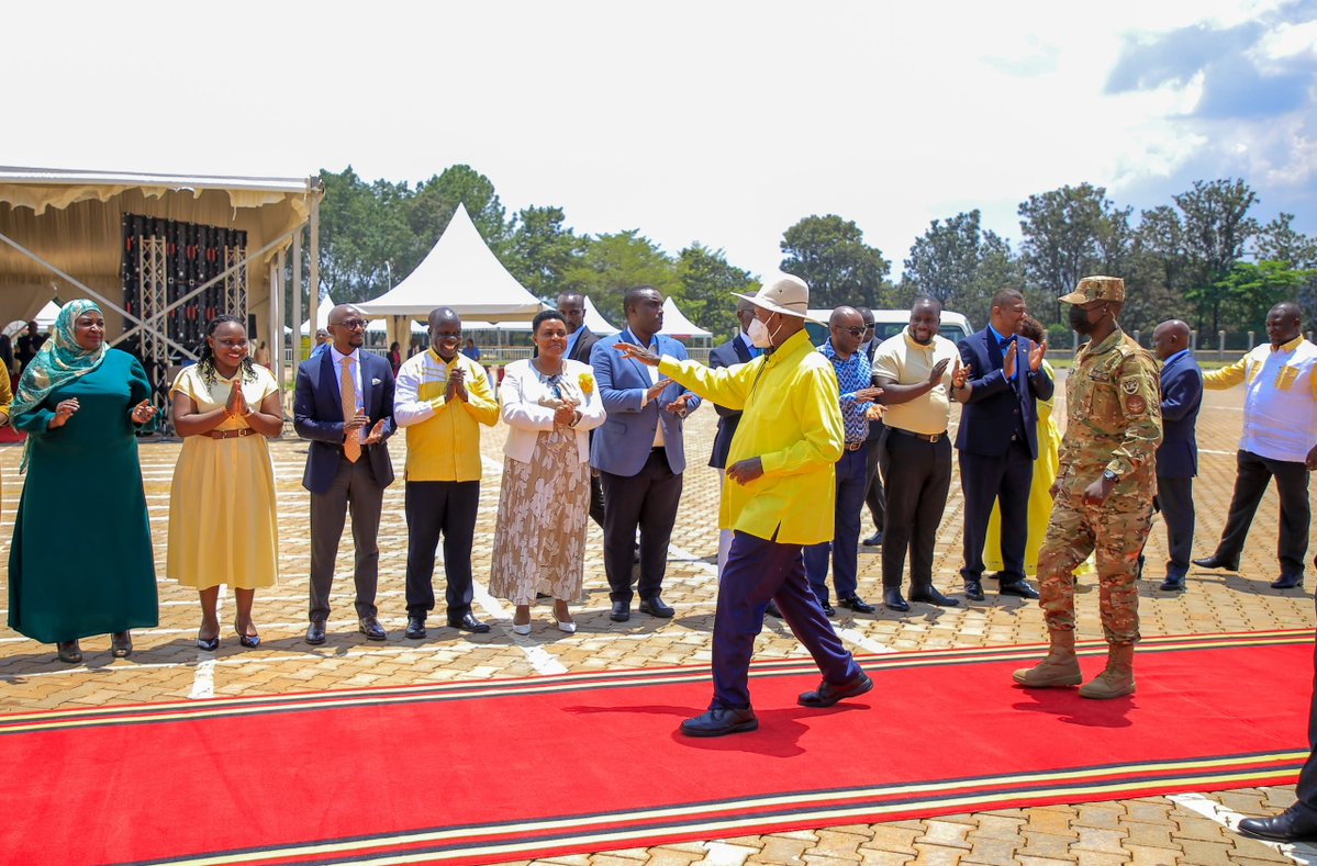 ChiefMuzzukulu's tweet photo. Receiving our National Chairman H.E @KagutaMuseveni Akiiki, fountain of honor at Kololo Independence Grounds for the NRM Caucus. https://t.co/NsBXU4Wqo0