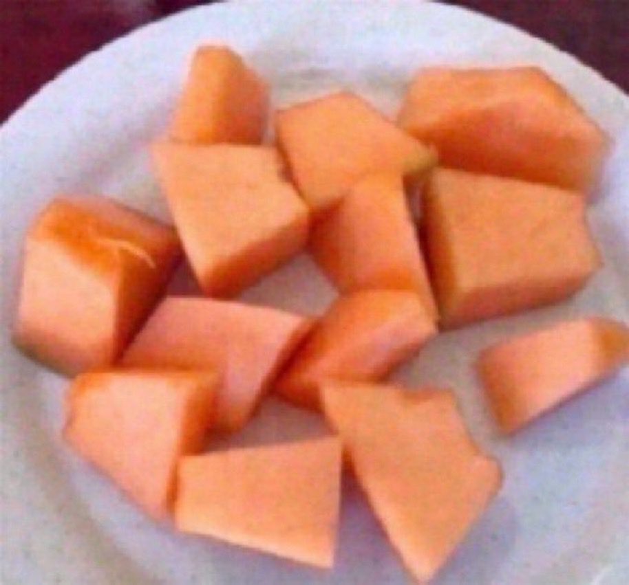 FitClubRicks's tweet photo. Today's fruit cantaloupe 2 cups 1" cubes cal 109 carb 26g fiber 3g protein 3g sugar 25g sodium 52mg. https://t.co/8st7s3HqMq