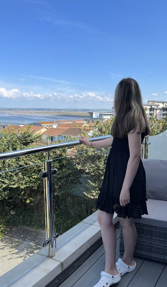 amislifexx's tweet photo. this was my last holiday before I got unwell 💔 my hair dye was fading but I loved my blonde highlights 💗 if only she knew what was coming
 :((( #chronicillness https://t.co/AnwUlniXLq