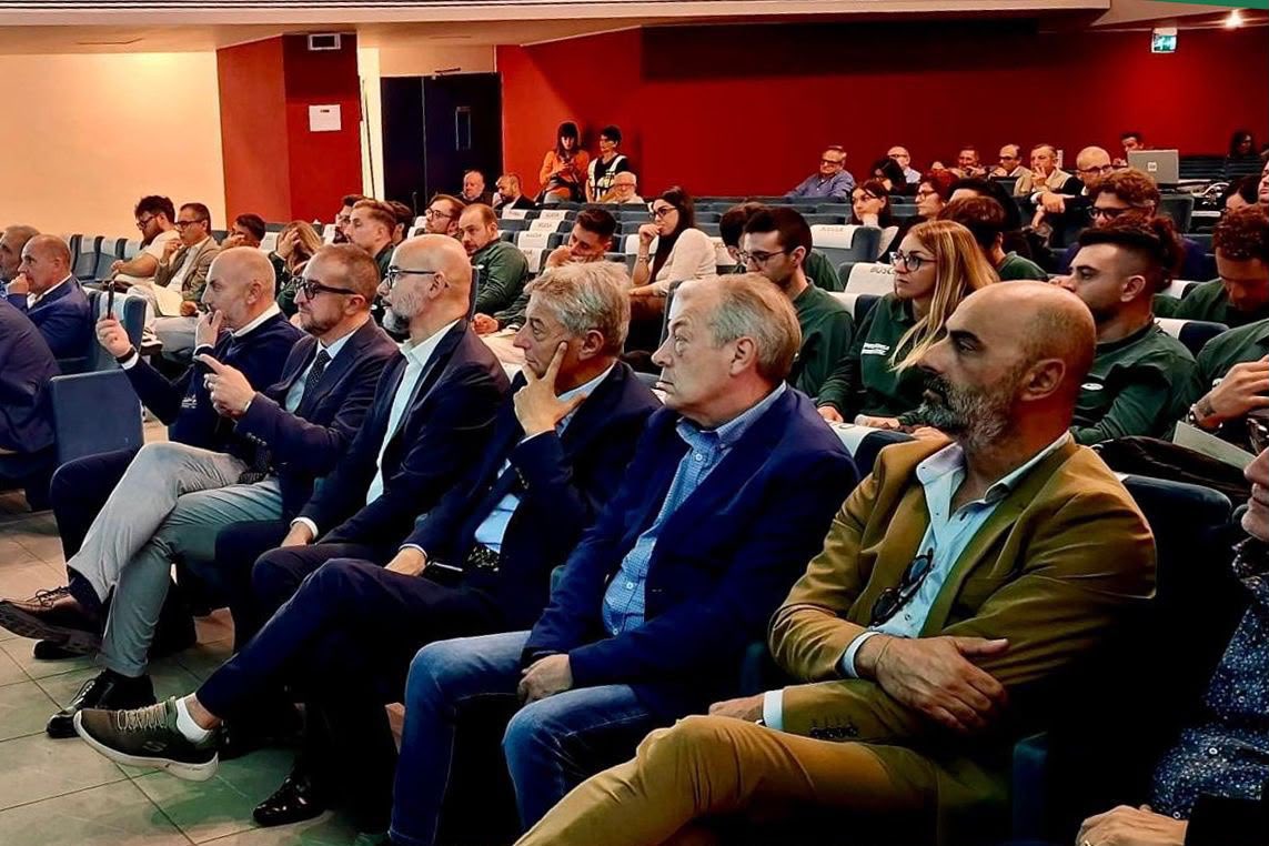 CislNazionale's tweet photo. #DanielaFumarola al convegno su partecipazione e IA:  «La formazione è il grande discrimine sociale della transizione digitale. Non può più essere un momento episodico, concentrato nei passaggi di crisi o quando una competenza è già obsoleta: deve diventare un diritto soggettivo, universale e portabile, spendibile per tutta la vita lavorativa e sostenuto da un conto personale di formazione, come propone il nostro Libro Verde, insieme a un investimento molto più forte su scuola, università, ricerca e politiche attive».

#Cisl #LibroVerde #Formazione #IntelligenzaArtificiale