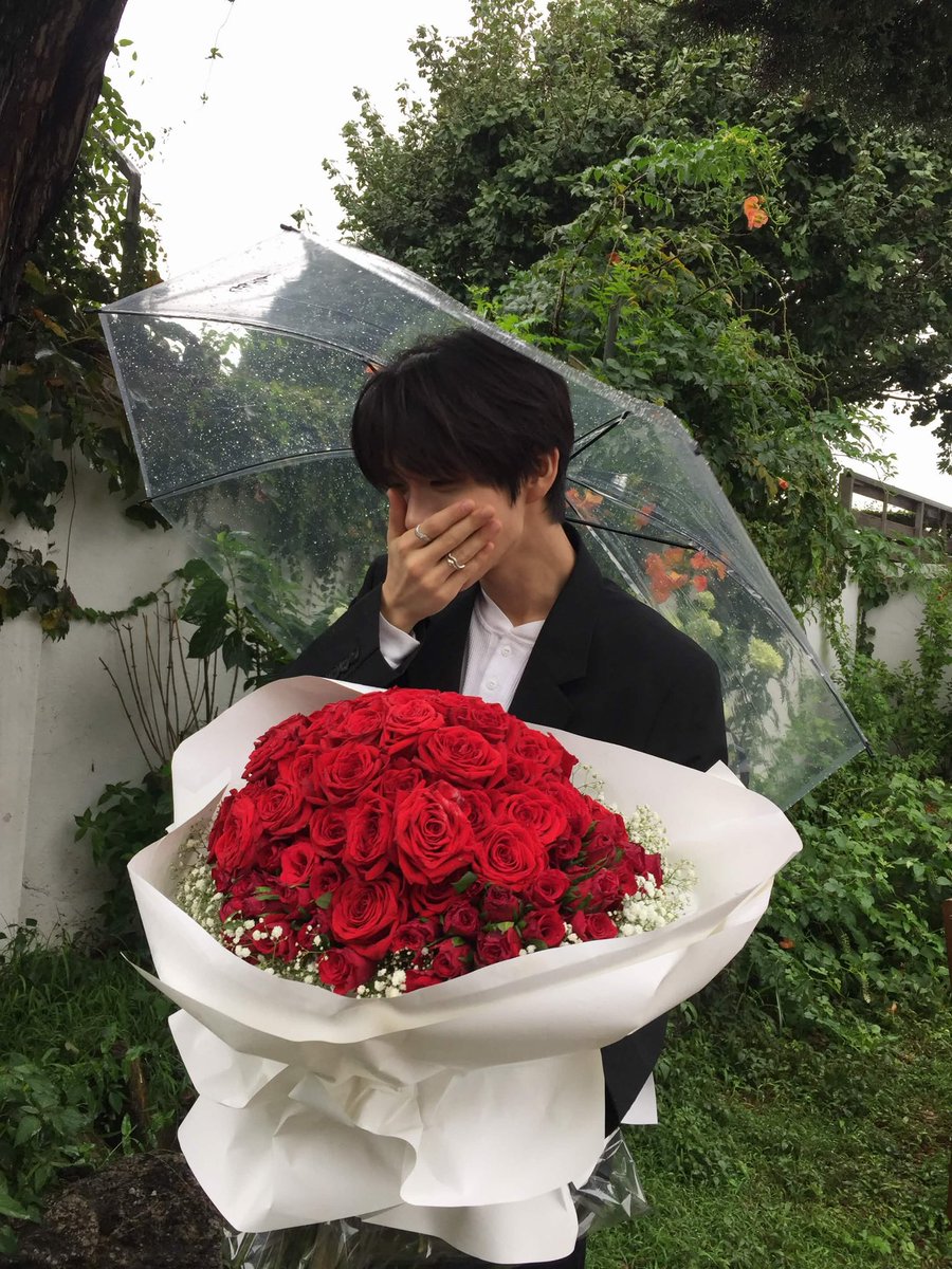 2mytree_13's tweet photo. 오늘 청혼받음 https://t.co/vLLt20fTdz