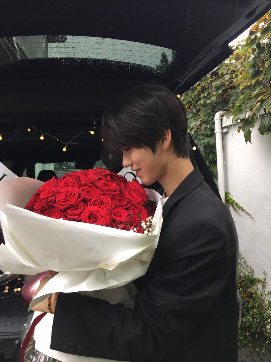 2mytree_13's tweet photo. 오늘 청혼받음 https://t.co/vLLt20fTdz