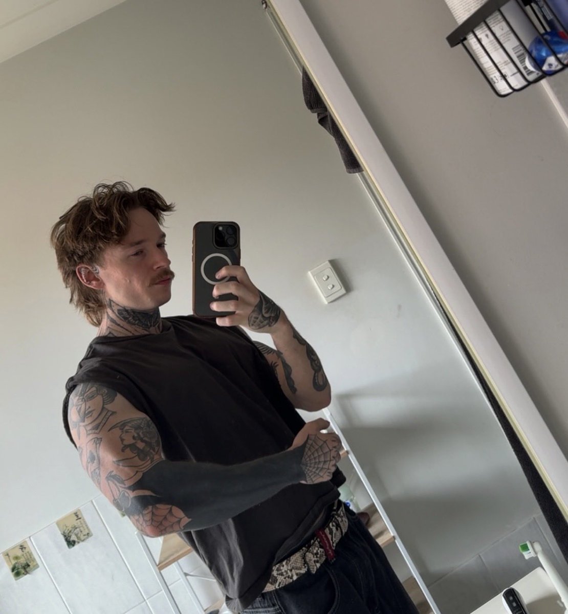 findommasteral's tweet photo. The worse you feel after, the faster you’ll be back. You know that😁

#findom #finsub #cashsub #cashfag #cashpig #paypig #alpha #unethicalfindom #unethical #pits #biceps https://t.co/Z5jMyM7TKM