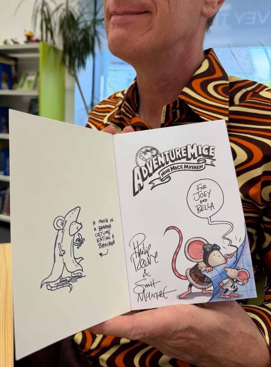 jabberworks's tweet photo. Special request for @philipreeve1 in yesterday’s #Adventuremice signing queue…

Gold star, Reeve ⭐️ https://t.co/LSQ7BaNnBB