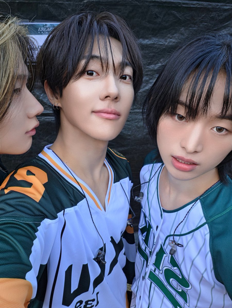 ggyusik's tweet photo. 드래곤포니 축하해 잘생긴거 축하해 https://t.co/KBugtBLZ0d