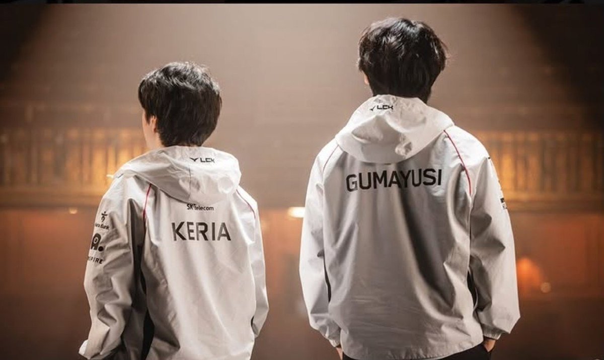 lol_gumayusi98's tweet photo. Gu-Ke duo achivements:

1 LCK (2022)
1 EWC (2024)
3 Worlds ('23, '24, '25)
1 Asian Games (2026)

The one and only, the best bot duo!! https://t.co/ymX3QwNLmu