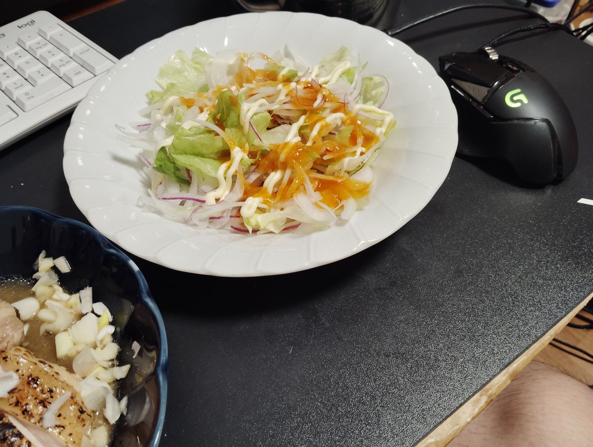 Riakun_dayo's tweet photo. にんにく塩鶏と
しょうがポン酢鶏

あと草。 https://t.co/KqxFneE98g