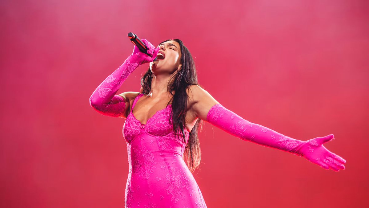 DuaLipaESP's tweet photo. 🎤| Podría anunciarse durante este mes el primer single de DL4 y una gira por estadios en verano de 2027. 🏟️

¿Estáis preparados, LOVES? 🤩 https://t.co/R6AUnvpTwT