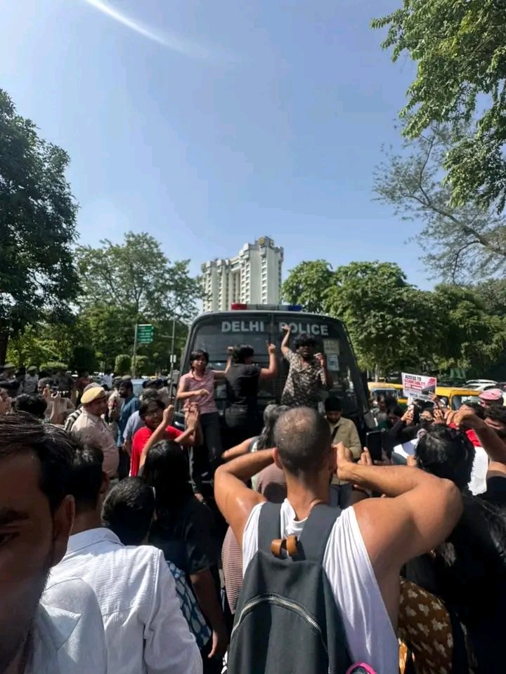 Fraternity_movt's tweet photo. Fraternity Movement will not stop occupying street until CEC Gyanesh Kumar is arrested!

Rise in rage against police brutality 

Stop SIR 
Reinstate wrongfully deleted voters

#StopSIR
#AarestGyaneshKumar 
#FraternityMovement https://t.co/IxRRHaJ5nu