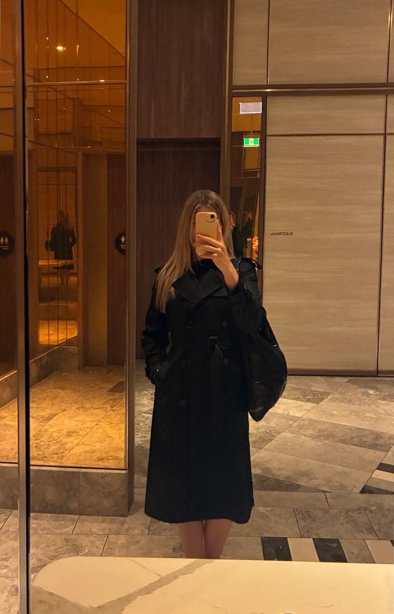 lanakateau's tweet photo. I really do love a trench 🐈‍⬛ Do you know what lobby I’m in? https://t.co/XuXQFfnDlW