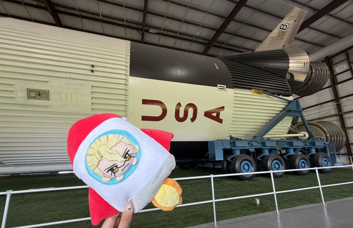 4ybsx's tweet photo. Saturn V Rocket https://t.co/EKqH2RD4Da