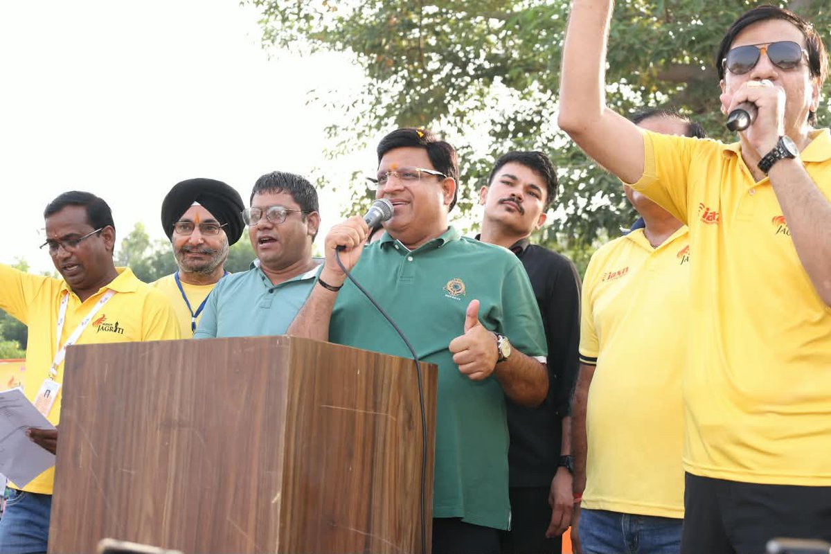 VipulGoelBJP's tweet photo. आज फरीदाबाद के सेक्टर-12 में मिशन जागृति द्वारा “Drug-Free Haryana” थीम पर आयोजित 9वीं ग्रैंड ड्राइंग प्रतियोगिता में सम्मिलित हुआ।

नशा मुक्त हरियाणा के संकल्प को बच्चों की रचनात्मकता और कला के माध्यम से जन-जन तक पहुंचाने की यह पहल सराहनीय है। ऐसी प्रतियोगिताएं युवा पीढ़ी में नशे के खिलाफ जागरूकता बढ़ाने के साथ उन्हें सकारात्मक और स्वस्थ भविष्य की दिशा में प्रेरित करती हैं। आयोजन के लिए मिशन जागृति की पूरी टीम को हार्दिक बधाई एवं शुभकामनाएं।

#DrugFreeHaryana #MissionJagriti #Faridabad #DrawingCompetition #NashaMuktHaryana #YouthAwareness #HealthyHaryana 

@narendramodi @NayabSainiBJP @BJP4India @BJP4Haryana