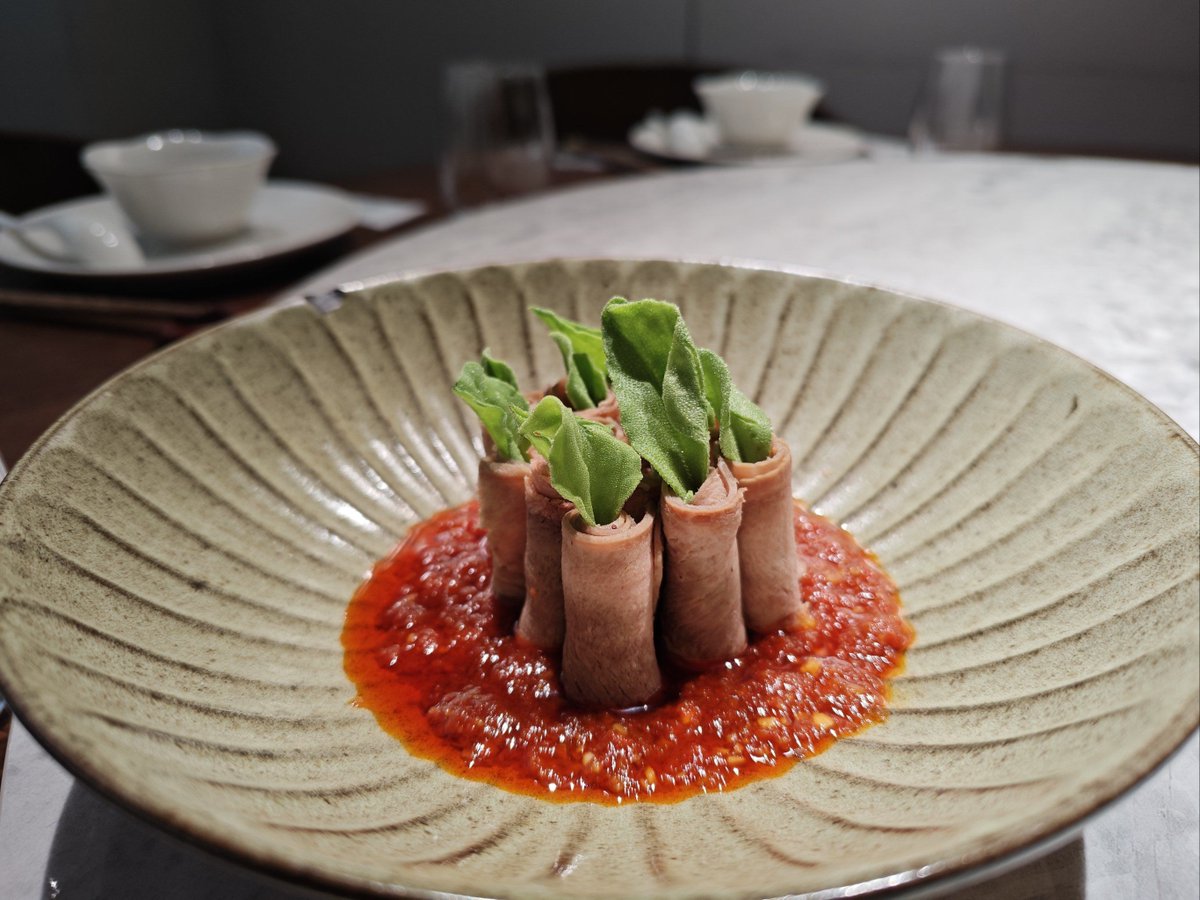RadiantRiduag7's tweet photo. In a cozy Chinese eatery, I had 狈菜松倬扛 with a refreshing twist—wild greens and tender cuts that hit just right!， https://t.co/Mgq3uvH7AX