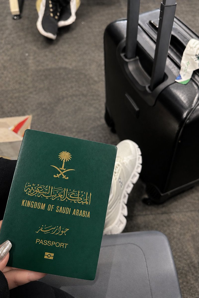 chrisoElliot's tweet photo. دام السفرة مع أبوها وإخوانها، الاستئذان من الزوج مجرد شكليات ومو لزوم ! https://t.co/fNkqygRGcZ