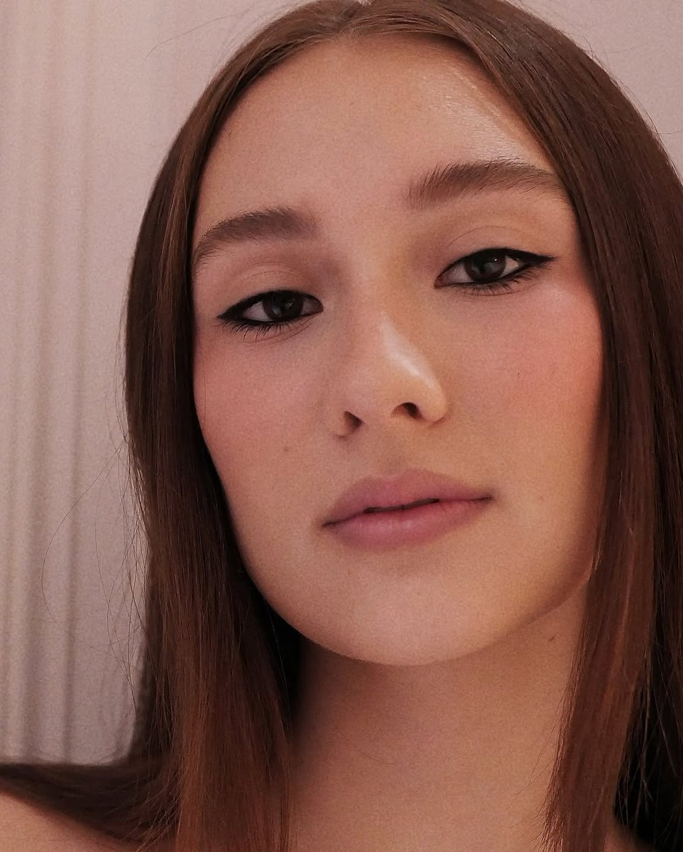 lolatungnews's tweet photo. 📷| More of Lola’s glam for the Balenciaga show 🤍✨

✽ via misha212 on Instagram https://t.co/4WSb3XZflr