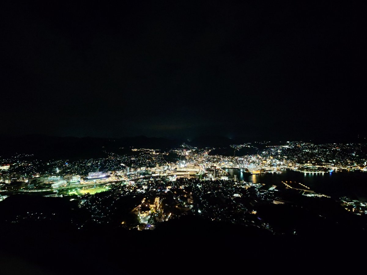 _mai_4874's tweet photo. 前回激混みで断念した伊佐山展望台。
きれいな夜だね~ https://t.co/hjYJUDdx4r