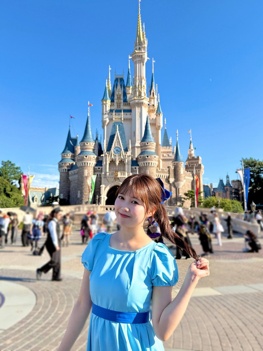 sendenbu_staff's tweet photo. 📣ときめき♡いんふぉ📣

／
  明日10/3(土)朝7:10頃〜！
  日本テレビ系「#シューイチ」📺
  「シューイチ★セブン」リポーターとして
   #吉川ひより が出演！💚✨
＼

🔗https://t.co/DdA1AVExYX

ウェンディ仮装のひよりんが
今年もディズニーハロウィンを徹底調査💙🧚

ぜひご覧ください✨

@shu1tv #超とき宣