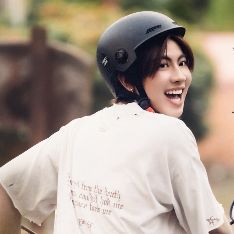 myfirstloveone's tweet photo. แล้วใครจะไม่หลงอะ นี่เป็นชาญวิทย์ก็หลง หัวปักหัวปำเลยแหละ ยิ้มแล้วโลกสดใสมากอะ https://t.co/3lQjrO2laf