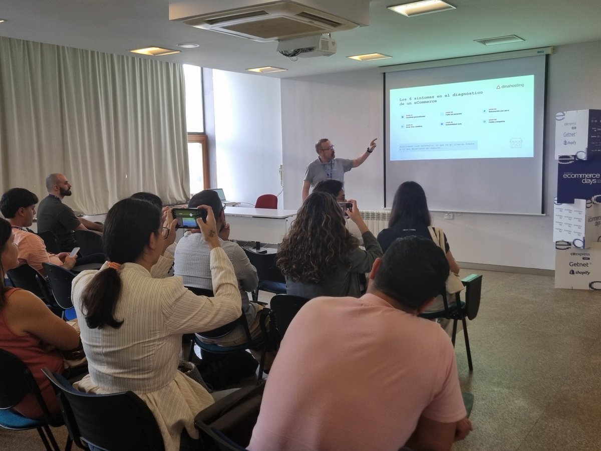 Mkt4eCommerce's tweet photo. Después del café, vamos von los obradoiros 👐

Sala 1. Grounding, controla la historia de tu marca en IA con Vicente Sánchez de @azurallyglobal 

Sala 2. El poder de las asociaciones de marca: estrategias para maximizar los ingresos con Carlos Iglesias de @sovendus 

Sala 3. Tu sitio de comercio electrónico está roto. ¿Y ahora qué?  
Con Lorenzo Otero de @dinahosting