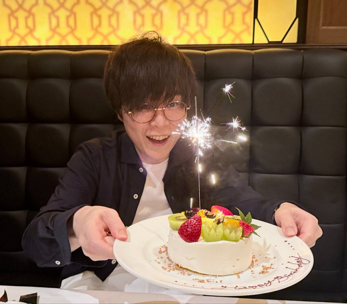 guccinishiguchi's tweet photo. 41歳なりました
ベンジャミンステーキハウス六本木

ミッドタウンの前で知らないオバチャン同士が殴り合いしてても誰も止めない夜でした https://t.co/8wFrgHUhxk