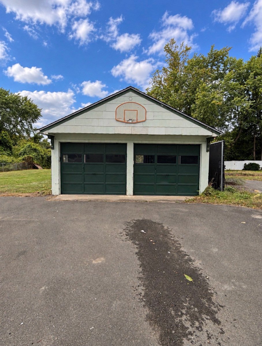 Jenthomes's tweet photo. 1266 South Main St, Palmer, MA, 01069
7 bed | 3 bath 2648 Sq. Ft.
Active | 500000
https://t.co/Xnc871md7Z
Fantastic opportunity to own a spacious and fully vacant 3-family property offering 2,648 sq. ft. of living space, 7 total bedrooms and beautifully updated interiors!... https://t.co/oPaEV8czWj