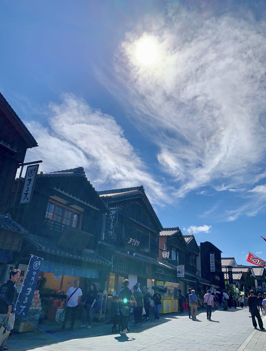 cinnamonta's tweet photo. お伊勢参り⑤

参拝後のお楽しみ
おかげ横丁を散策しました〜♪

五十鈴川カフェで休憩。
親切な店員さんが写真の撮り方を教えてくれました♡

赤福は定番ですね✨ https://t.co/EkG4gI0rRw